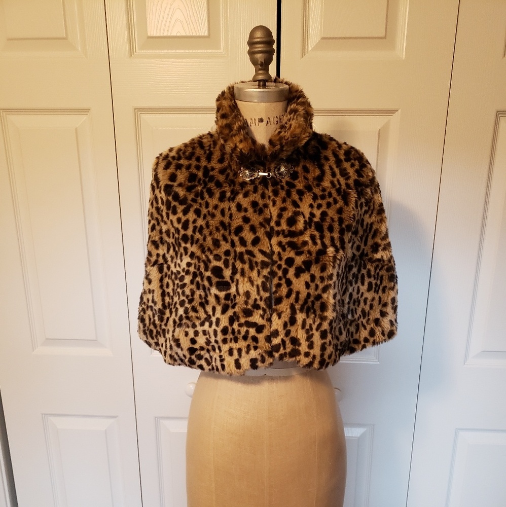 Leopard shrug